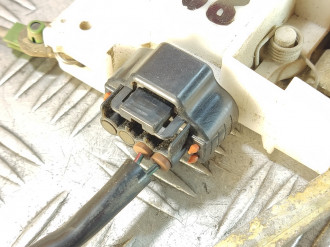 Замок двери задней правой Toyota Avensis 1 1997-2003