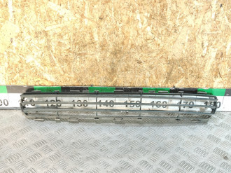 Решетка в бампер центральная Toyota Avensis 2 2003 2008