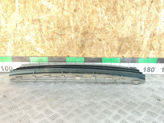 Решетка в бампер центральная Toyota Avensis 2 2003 2008