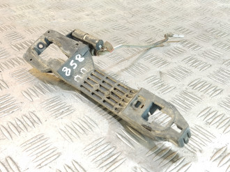 Кронштейн ручки передней правой Toyota Avensis 2 2003 2008