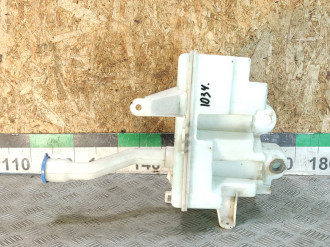 Бачок омывателя лобового стекла Toyota Corolla e150