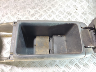 Подлокотник Toyota Avensis 2 2003 2008