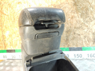 Подлокотник Toyota Avensis 2 2003 2008