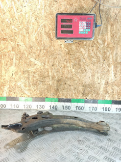 Рычаг передний правый нижний Toyota Avensis 1 1997-2003