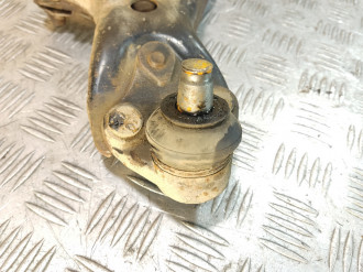 Рычаг передний левый нижний Toyota Avensis 1 1997-2003