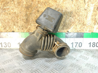 Патрубок воздушного фильтра Toyota Avensis 1 1997-2003