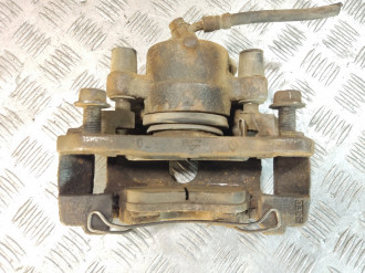 Суппорт передний правый Toyota Avensis 1 1997-2003