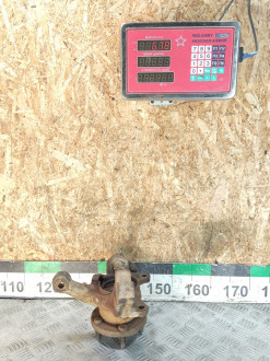 Кулак поворотный передний правый Toyota Avensis 1 1997-2003