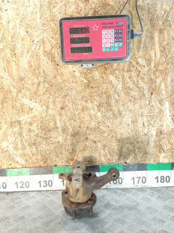 Кулак поворотный передний левый Toyota Avensis 1 1997-2003