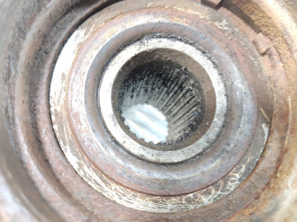 Кулак поворотный передний левый Toyota Avensis 1 1997-2003