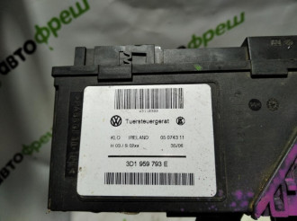 Моторчик стеклоподъемника левый передний Volkswagen Touareg 2002 2010