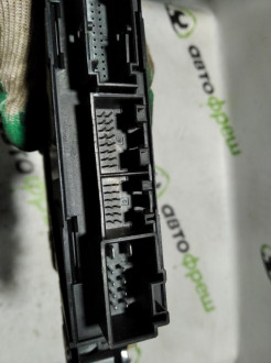 Моторчик стеклоподъемника правый задний Volkswagen Touareg 2002 2010