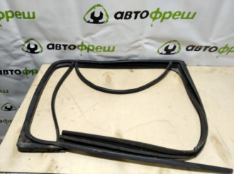 Уплотнитель стекла двери зад. правый Volkswagen Amarok 2010+