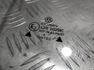 Стекло двери передней правой Volkswagen Passat b3 b3