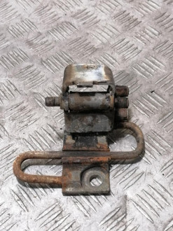 Петля двери передней правой нижняя Volkswagen Passat b5 1996-2000