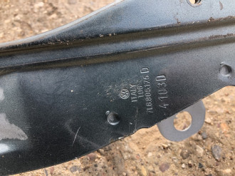 Кронштейн крепления крыла Volkswagen Touareg 2002 2010