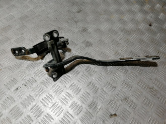 Петля багажника правая Volkswagen Touareg 2002 2010