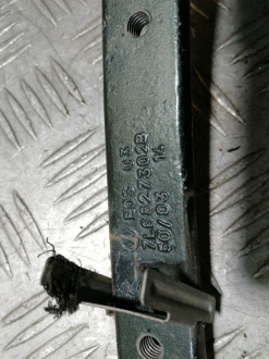 Петля багажника правая Volkswagen Touareg 2002 2010