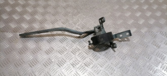 Петля крышки багажника левая Volkswagen Touareg 2002 2010