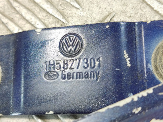 Петля багажника правая Volkswagen Vento 1991 1997