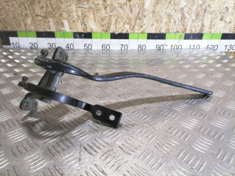 Петля багажника левая Volkswagen Touareg 2002 2010