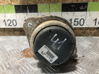 Опора двигателя правая Volkswagen Touareg 2002 2010