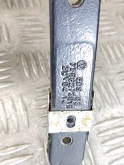 Петля крышки багажника левая Volkswagen Touareg 2002 2010