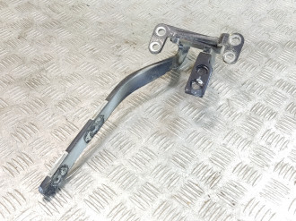 Петля крышки багажника левая Volkswagen Touareg 2002 2010