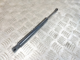 Амортизатор стекла багажника Volkswagen Touareg 2002 2010