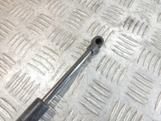 Амортизатор стекла багажника Volkswagen Touareg 2002 2010