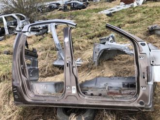Порог со стойкой правой Volkswagen Amarok 2010+