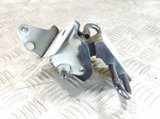 Петля двери передней правой нижняя Volkswagen Touareg 2002 2010
