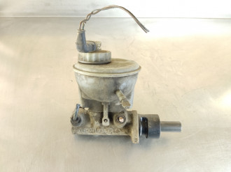 Цилиндр тормозов главный Volkswagen Golf 3