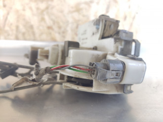 Замок двери передней правой Volkswagen Golf 3
