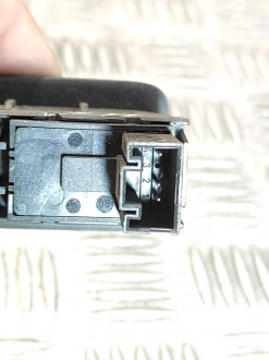 Кнопка стеклоподъемника Volkswagen Touareg 2002 2010