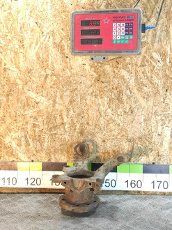 Кулак поворотный передний левый Volkswagen Transporter T4