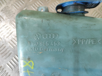 Бачок омывателя лобового стекла Volkswagen Golf 3