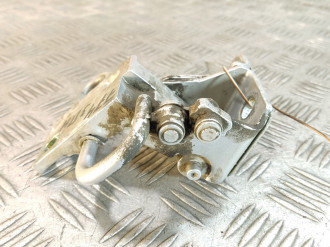 Петля двери задней правой нижняя Volkswagen Bora 1997-2005