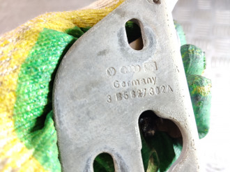 Петля багажника левая Volkswagen Bora 1997-2005