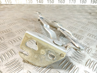 Петля багажника правая Volkswagen Bora 1997-2005