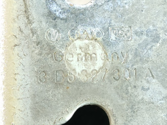 Петля багажника правая Volkswagen Bora 1997-2005