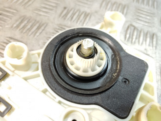 Моторчик стеклоподъемника левый задний Volkswagen Bora 1997-2005