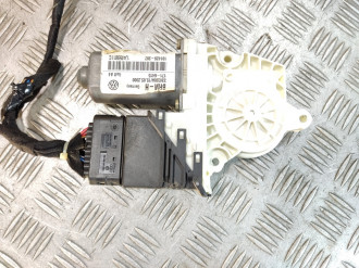 Моторчик стеклоподъемника левый задний Volkswagen Bora 1997-2005