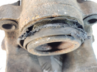 Суппорт передний правый Volkswagen Bora 1997-2005