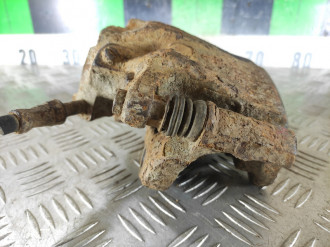 Суппорт передний правый Volkswagen Golf 3