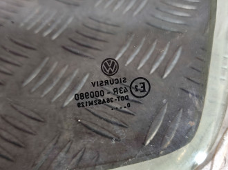 Стекло двери задней правой форточка Volkswagen Bora 1997-2005