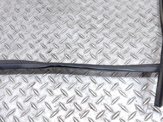 Уплотнитель стекла двери зад. левый Volkswagen Bora 1997-2005