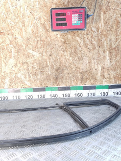 Уплотнитель стекла двери зад. левый Volkswagen Bora 1997-2005