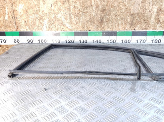 Уплотнитель стекла двери зад. левый Volkswagen Bora 1997-2005