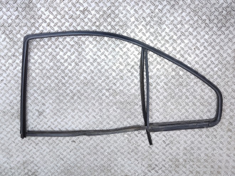 Уплотнитель стекла двери зад. правый Volkswagen Bora 1997-2005